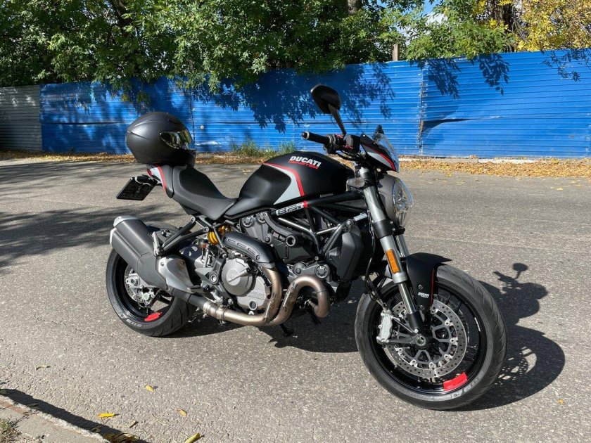 Дукати монстр 821