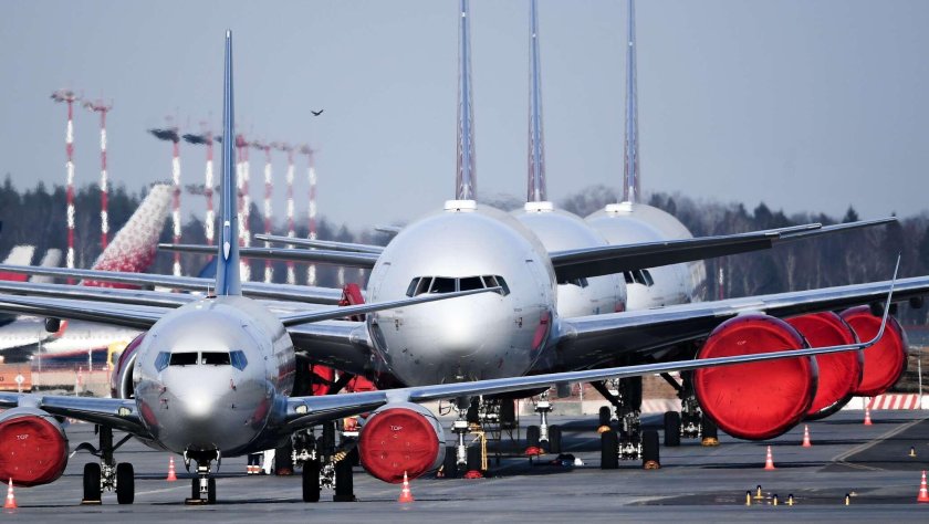 Самолет на стоянке