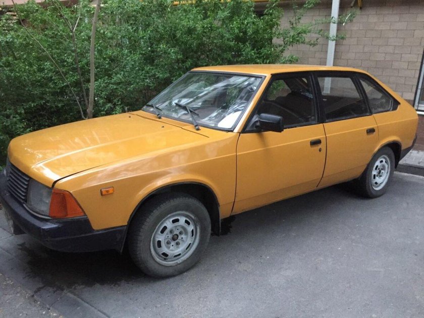 Москвич 2141 желтый