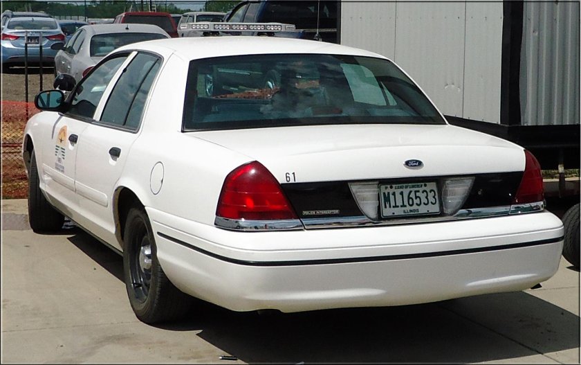 Ford Crown Victoria белая
