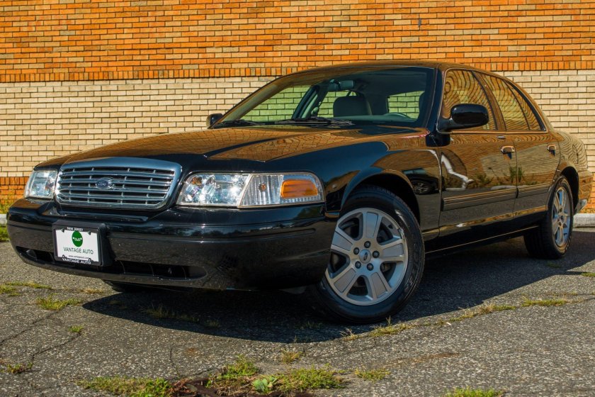 Ford crown victoria 2000