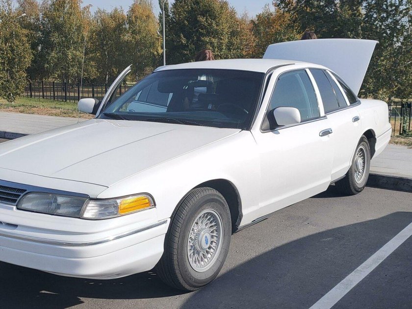 Ford crown victoria lx 1994