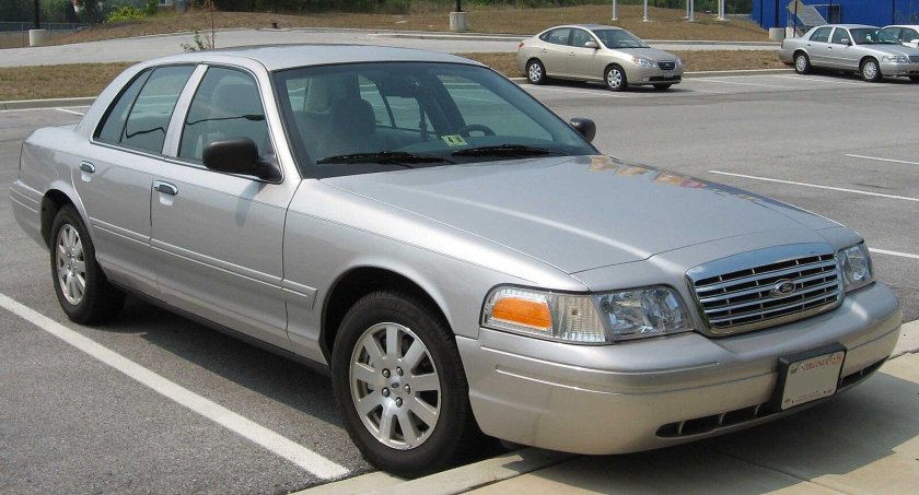 Ford Crown Victoria 2004