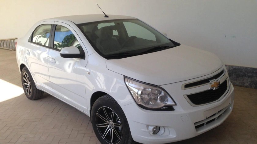 Белый Chevrolet Cobalt 4