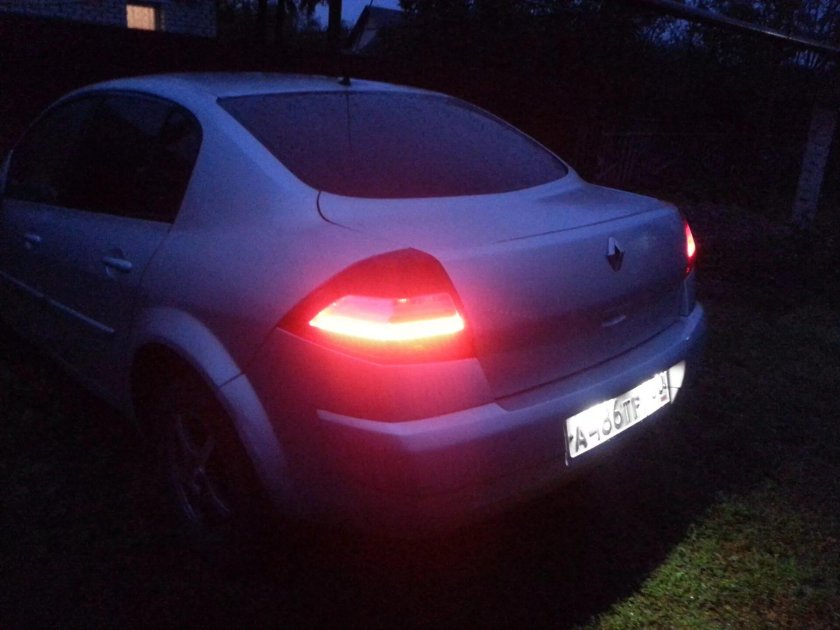 Задние габариты Меган 2