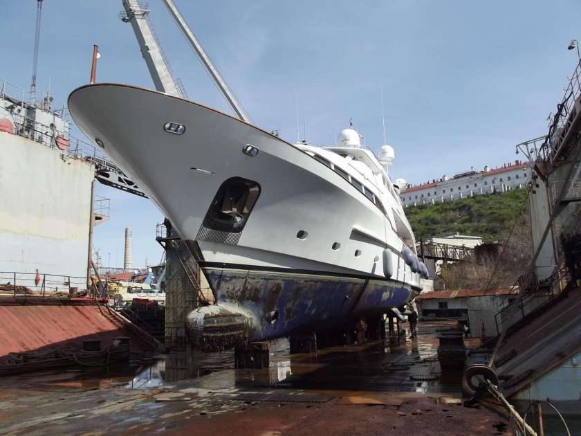 Постановка судна в док