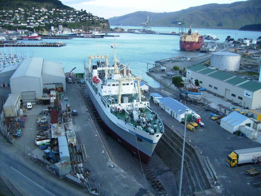 Восточная верфь Владивосток