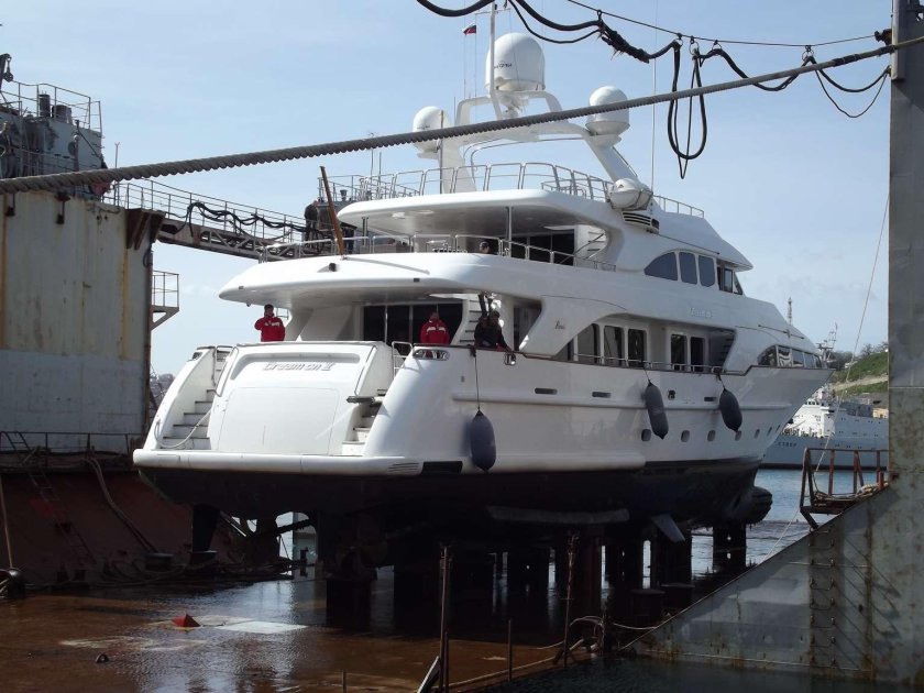 Постановка плавсредств на ремонт