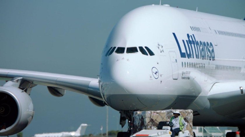 Airbus a 380 superjumbo jet