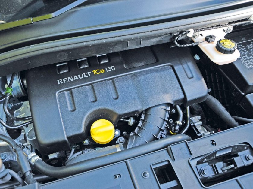 Рено Сценик моторный отсек