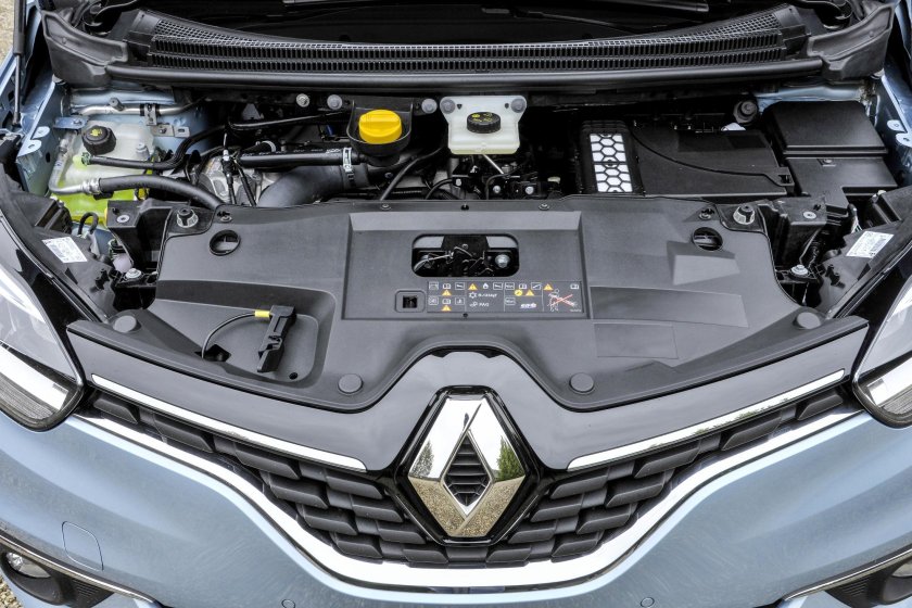 Моторный отсек Рено Сценик 2