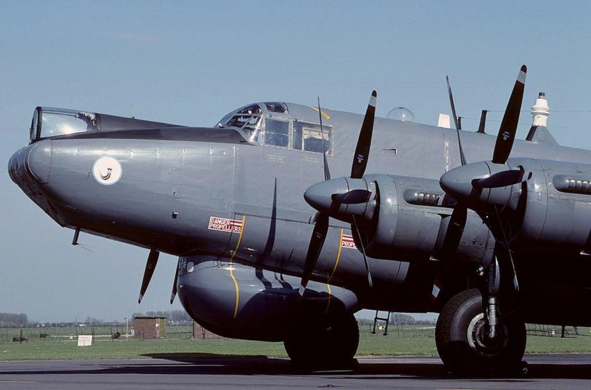 Самолет Avro Shackleton