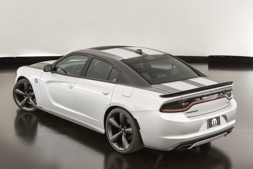 Додж Чарджер 4 дверный