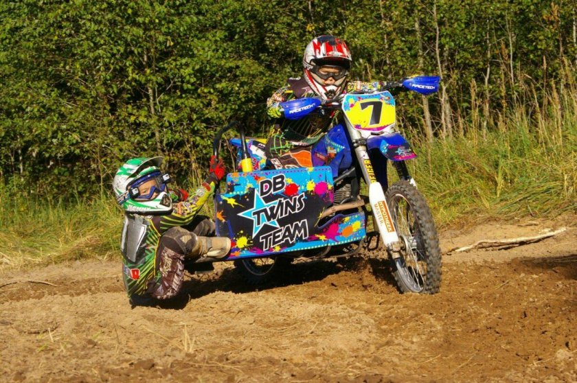 Мотокросс на мотоциклах с коляской