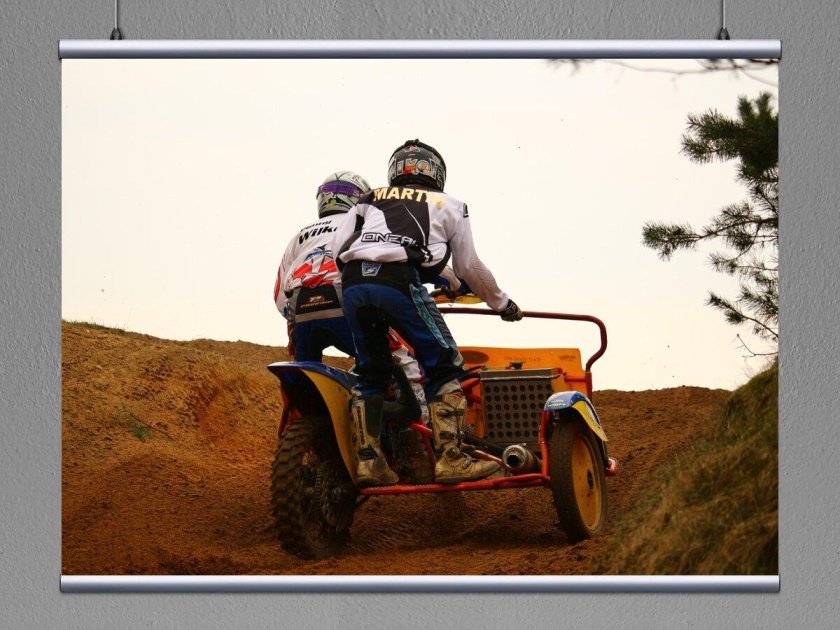 Кроссовый мотоцикл с коляской