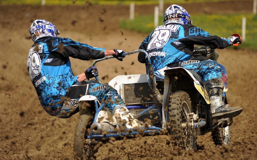 Гонки на мотоциклах с коляской