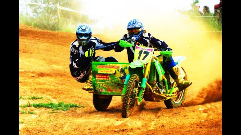 Мотокросс на мотоциклах с коляской