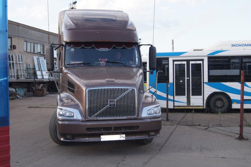 Volvo VNL 660 фары