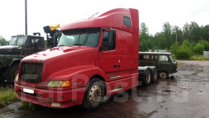 Тягач Volvo VNL 660