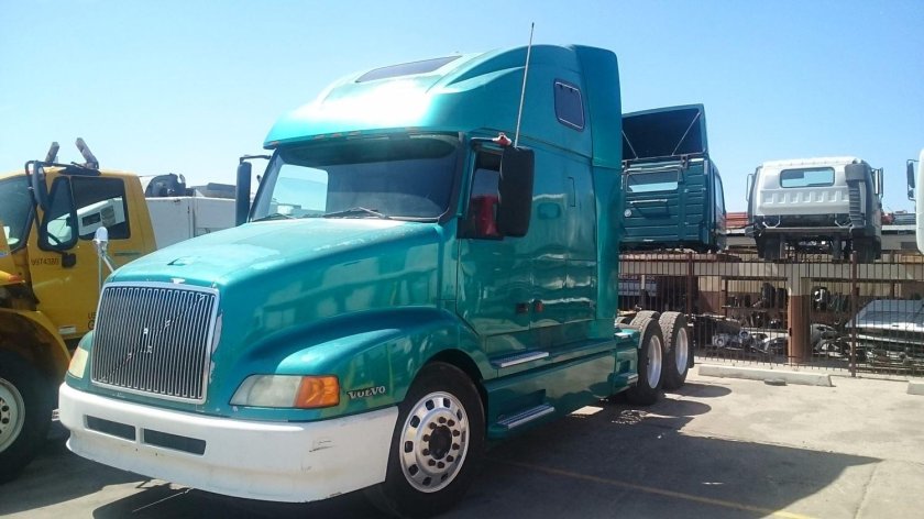 Volvo VNL 2000