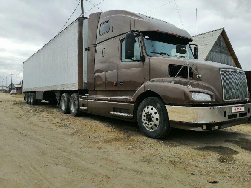 Тягач Вольво большой 4 колеса