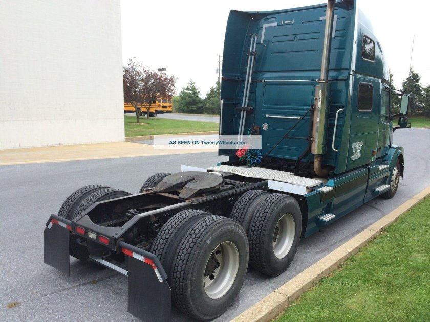 Volvo VNL 780 Sleeper