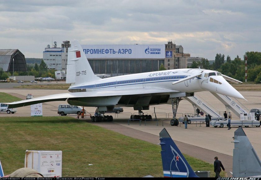 Самолет ту 144