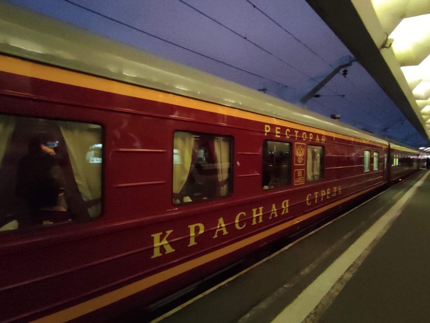 Красный поезд