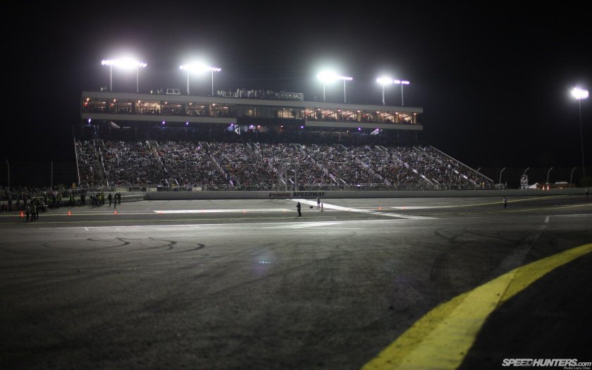 Гоночный стадион