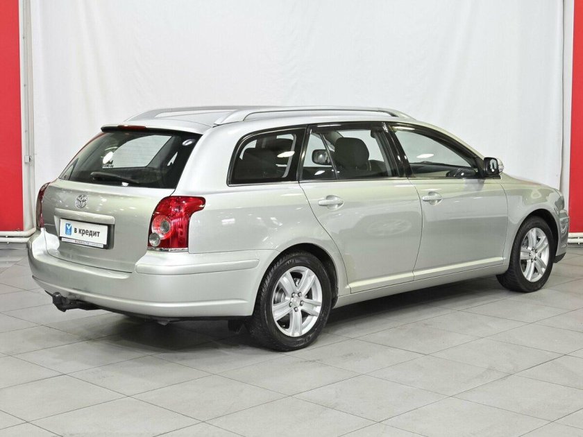 Тойота Авенсис универсал 2004