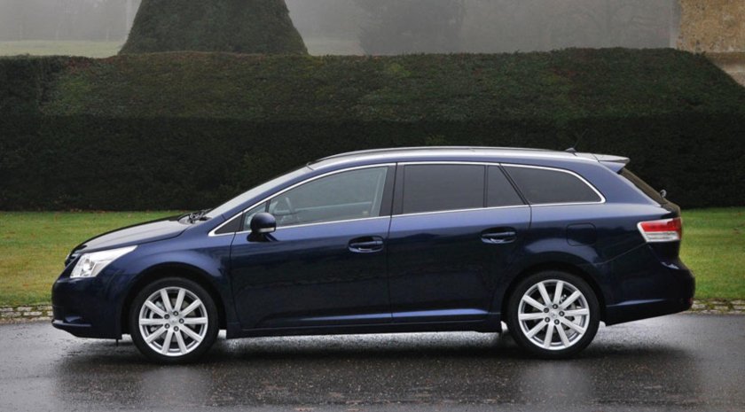 Toyota Avensis 2010 универсал