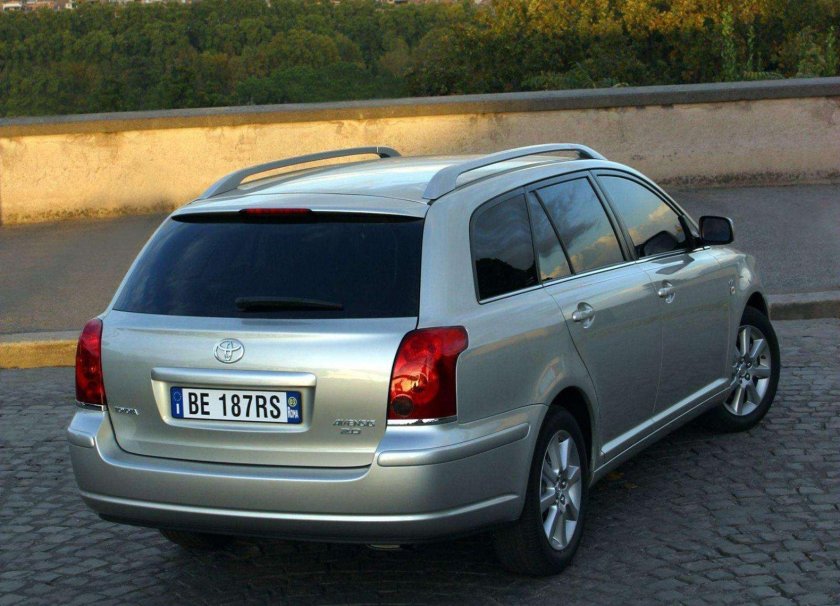 Тойота Авенсис 2003 универсал