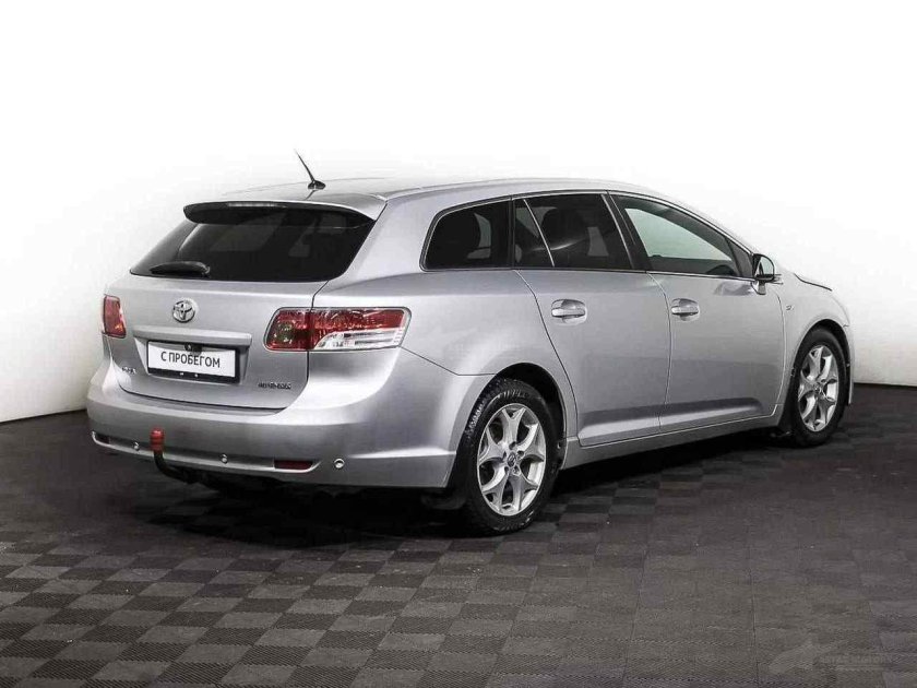 Toyota Avensis 2010 универсал