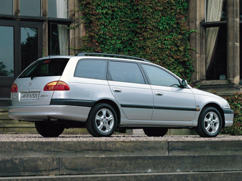 Тойота Авенсис универсал 2000