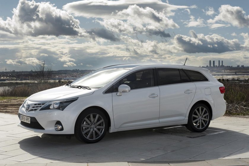 Toyota Avensis 2012 универсал