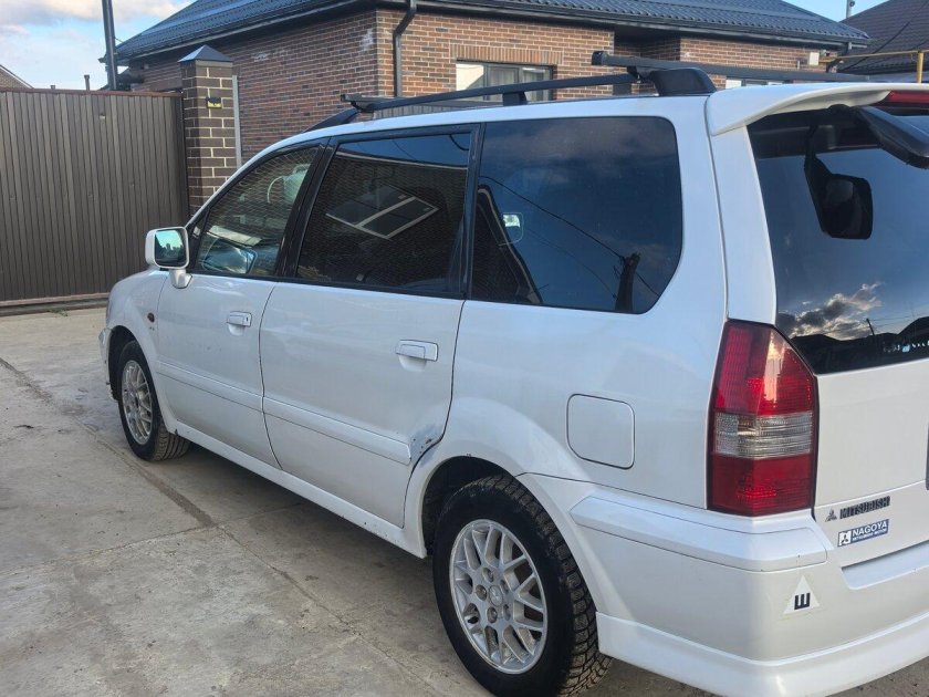 Mitsubishi space wagon iii