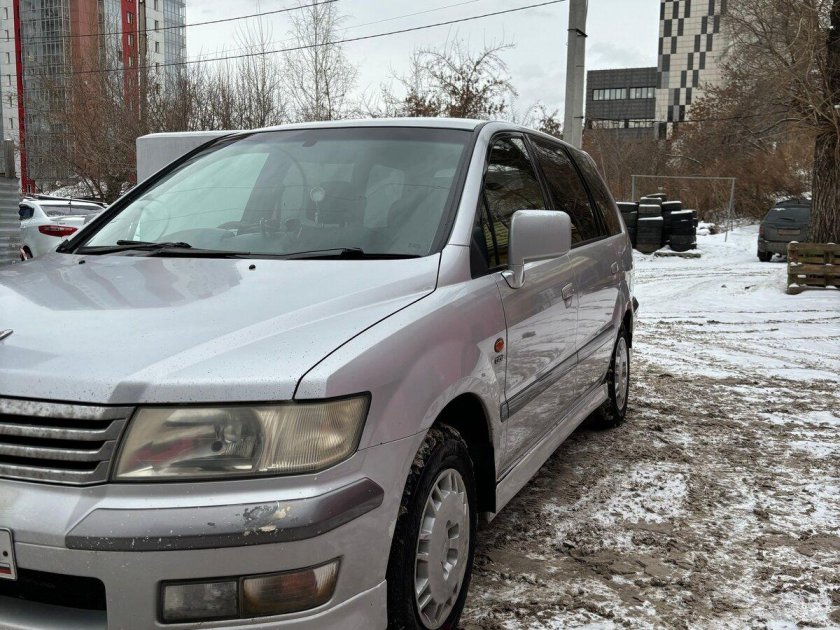 Митсубиси шариот грандис 2001