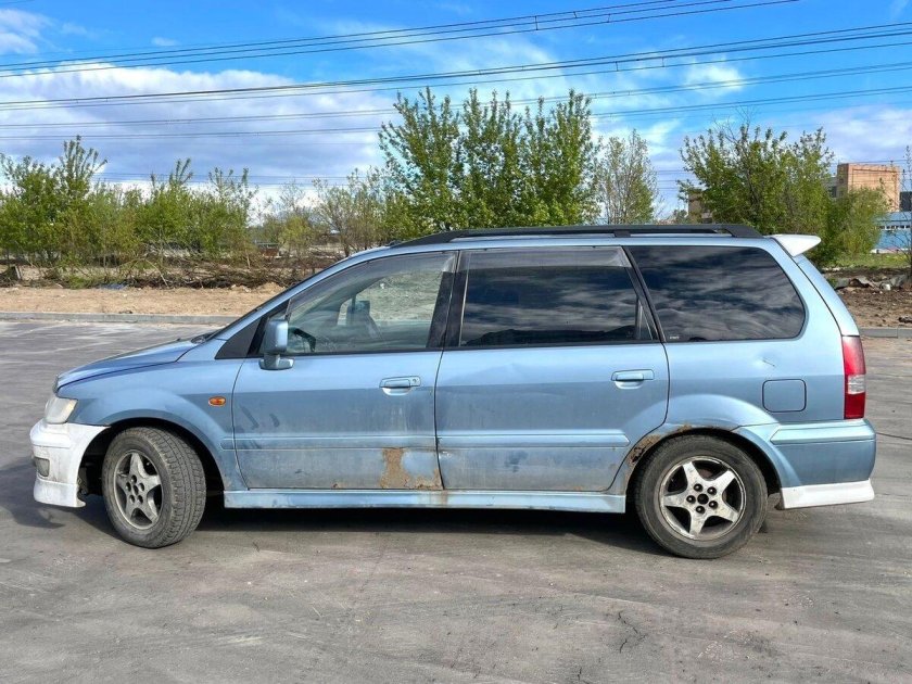 Мицубиси шариот грандис 2001