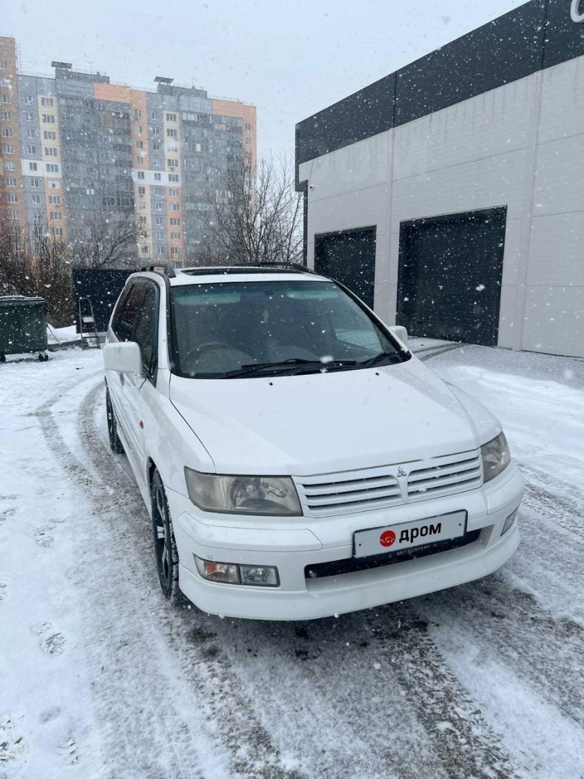 Мицубиси шариот грандис