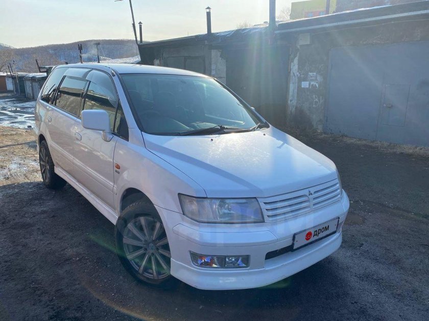 Митсубиси шариот грандис 2000г