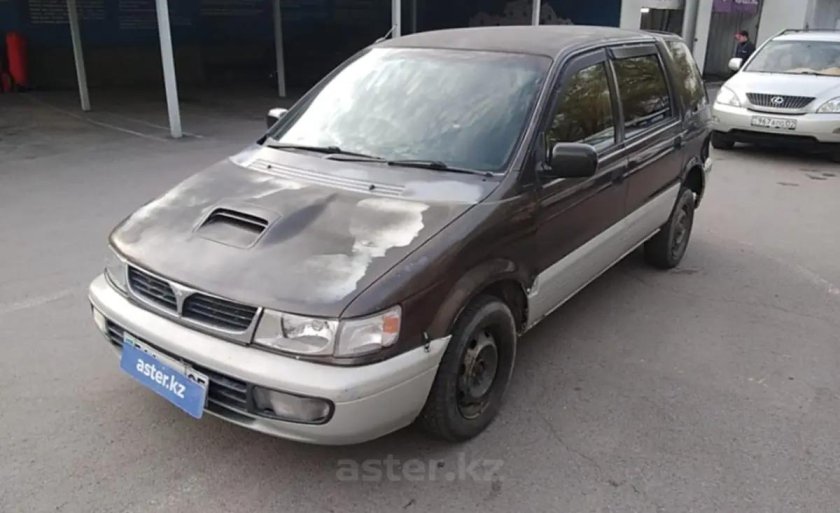 Митсубиси шариот 1994 года