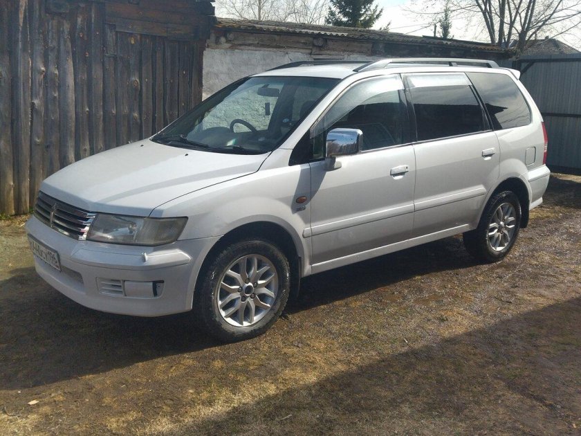 Мицубиси шариот грандис 1998 белый