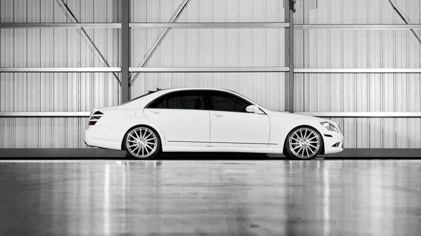 Mercedes Benz 900 White