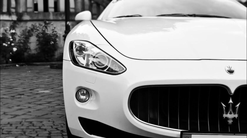 Автомобиль черно белый