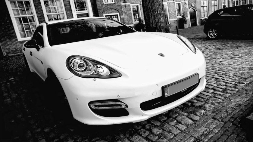 Машина черно белая