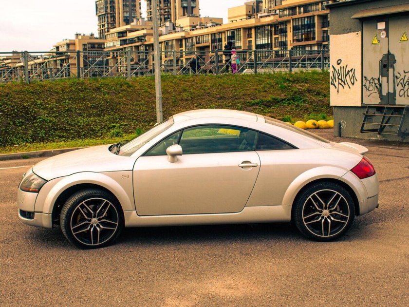 Audi tt i (8n)