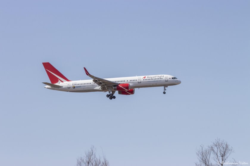 Роял Флайт 757