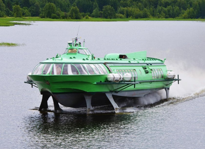 Метеор катер на подводных крыльях