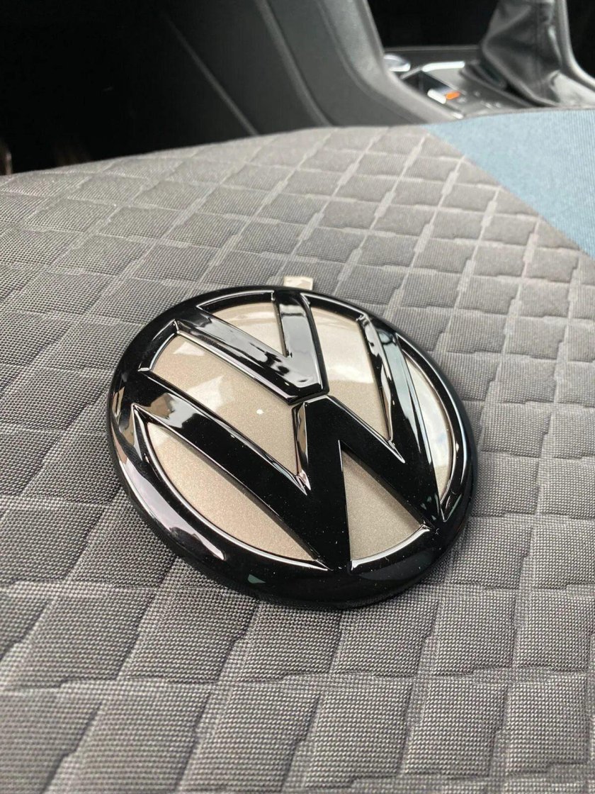 Tiguan 2 передний значок Антихрлм