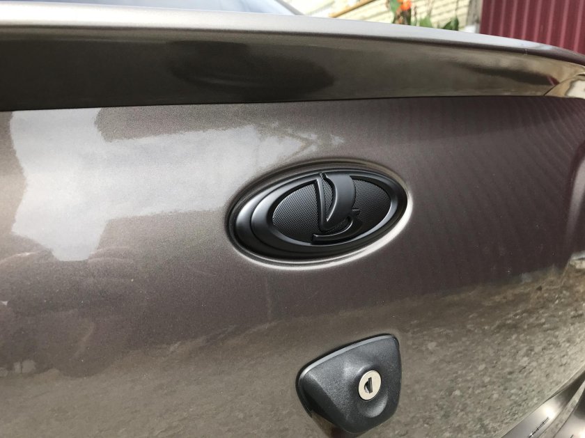 Черный шильдик Лада Гранта фл